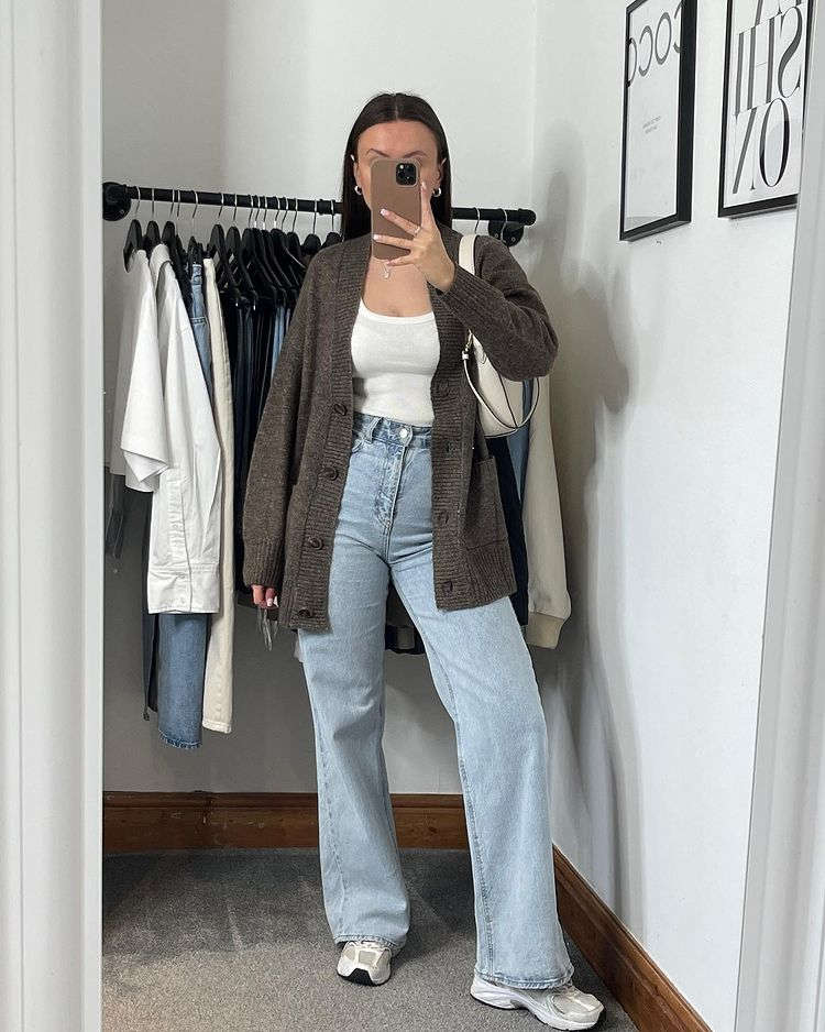 casaco tendência de inverno, modelo cardigan liso marrom