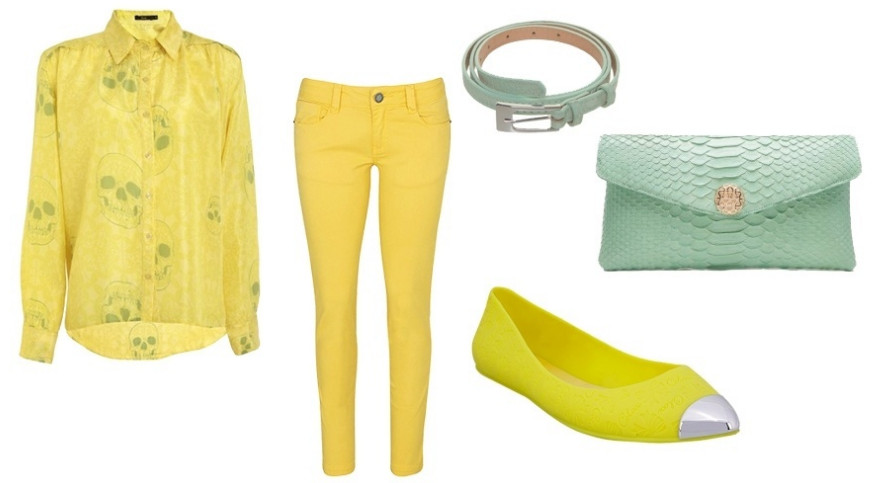 Camisa, calça e sapatilha amarelos com acessórios verdes.