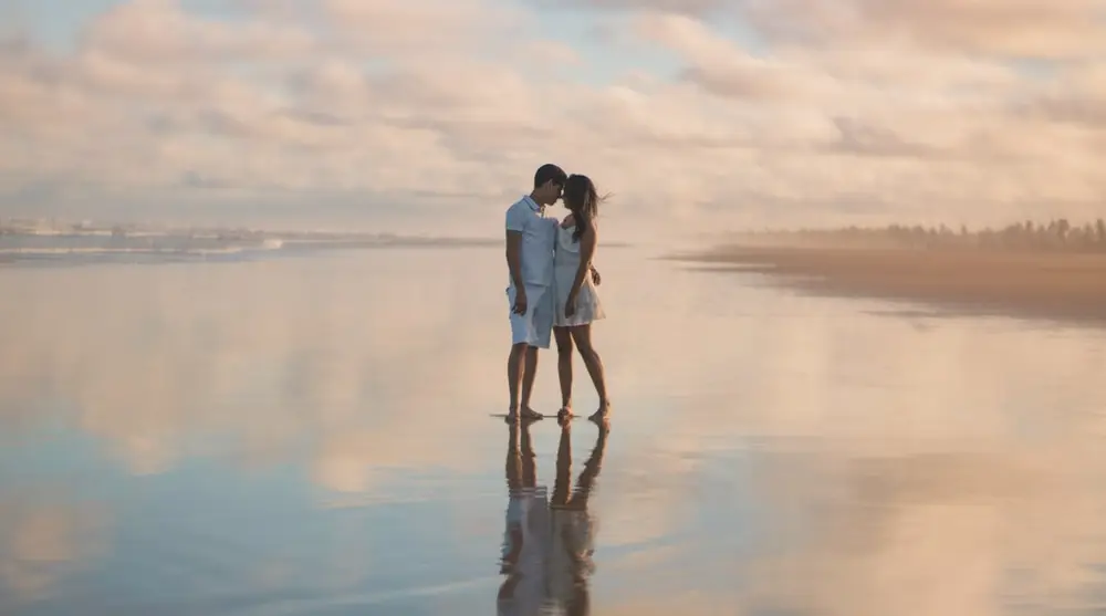 foto tumblr de casal na água