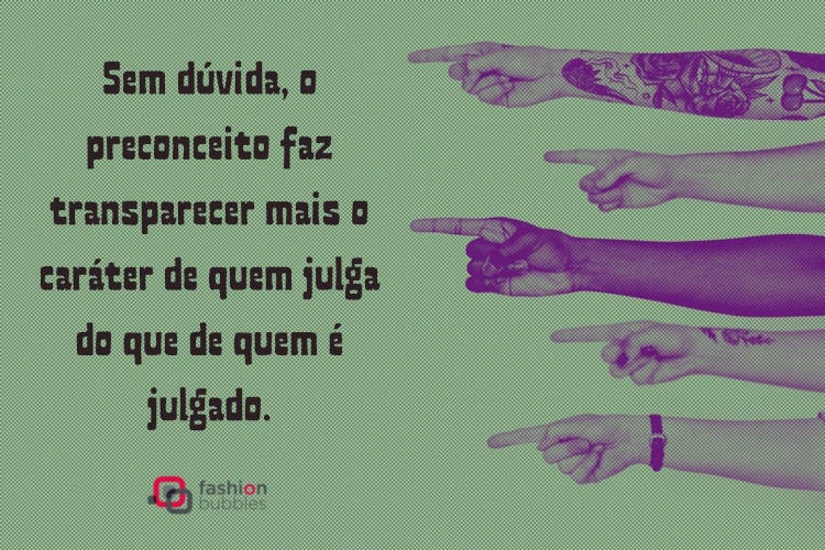 Cartão virtual de fundo verde com foto de 5 bracos com dedos indicadores apontados e frase "Sem dúvida, o preconceito faz transparecer mais o caráter de quem julga do que de quem é julgado."