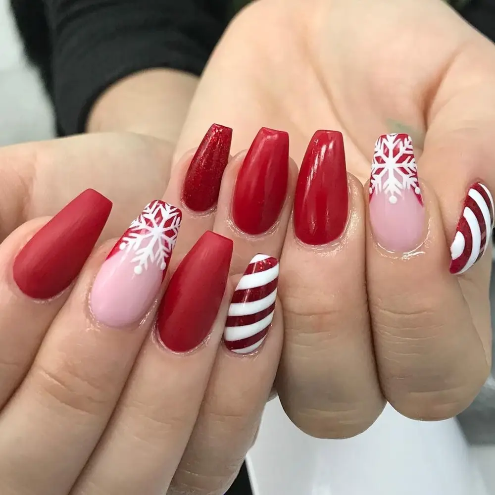 Meiga e animada com desenho de flocos de neve.