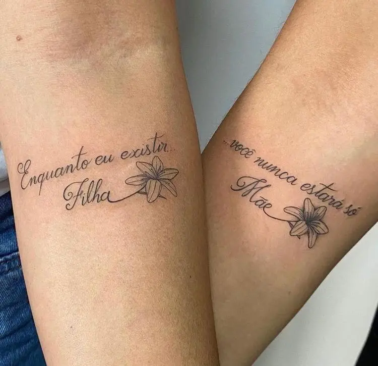 tatuagem escrita Enquanto eu existir.../você nunca estará sozinha em dois braços
