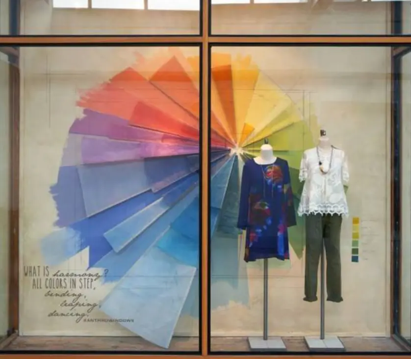 Vitrine com círculo cromático 