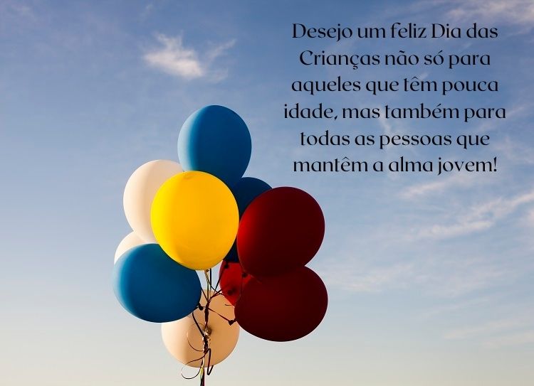 Foto de bexigas coloridas no céu e frase "Desejo um feliz Dia das Crianças não só para aqueles que têm pouca idade, mas também para todas as pessoas que mantêm a alma jovem!"