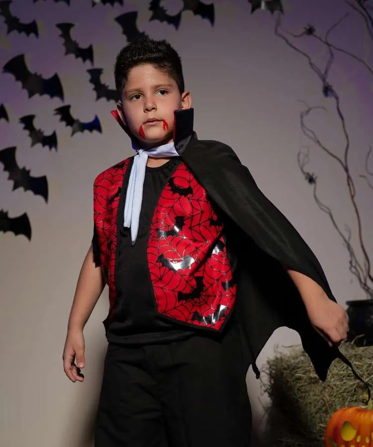 Fantasia de vampiro para crianças com capa