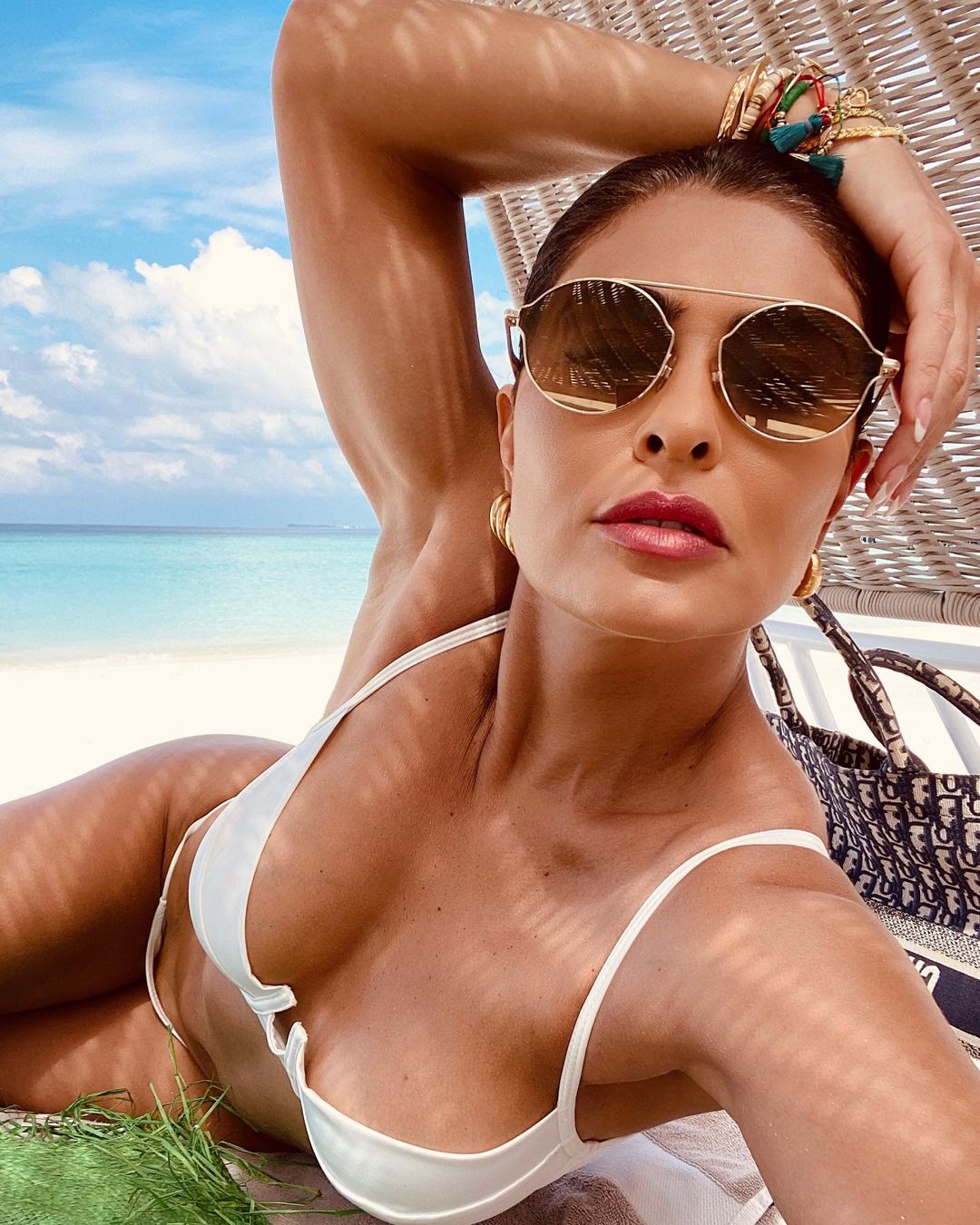Juliana Paes curtindo praia nas Maldivas 