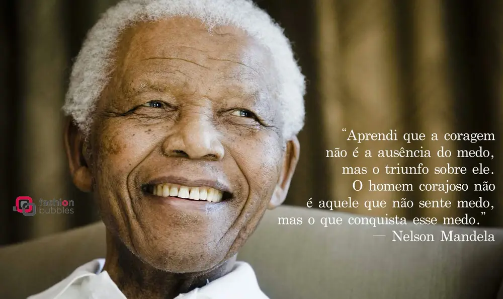 Foto de Nelson Mandela e frase Aprendi que a coragem não é a ausência do medo, mas o triunfo sobre ele. O homem corajoso não é aquele que não sente medo, mas o que conquista esse medo. " (Nelson Mandela)