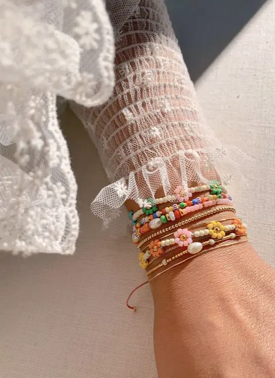 Pulseiras de miçangas estilo anos 2000