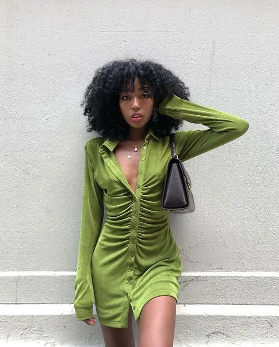 Vestido confortável chemise de malha de veludo com franzido na frente