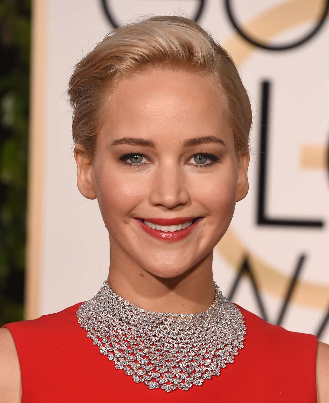 Jennifer Lawrence - A atriz optou por um colar da Chopard's High Jewelry Collection