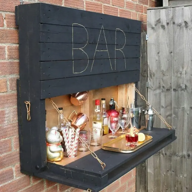 Bar com porta de pallet