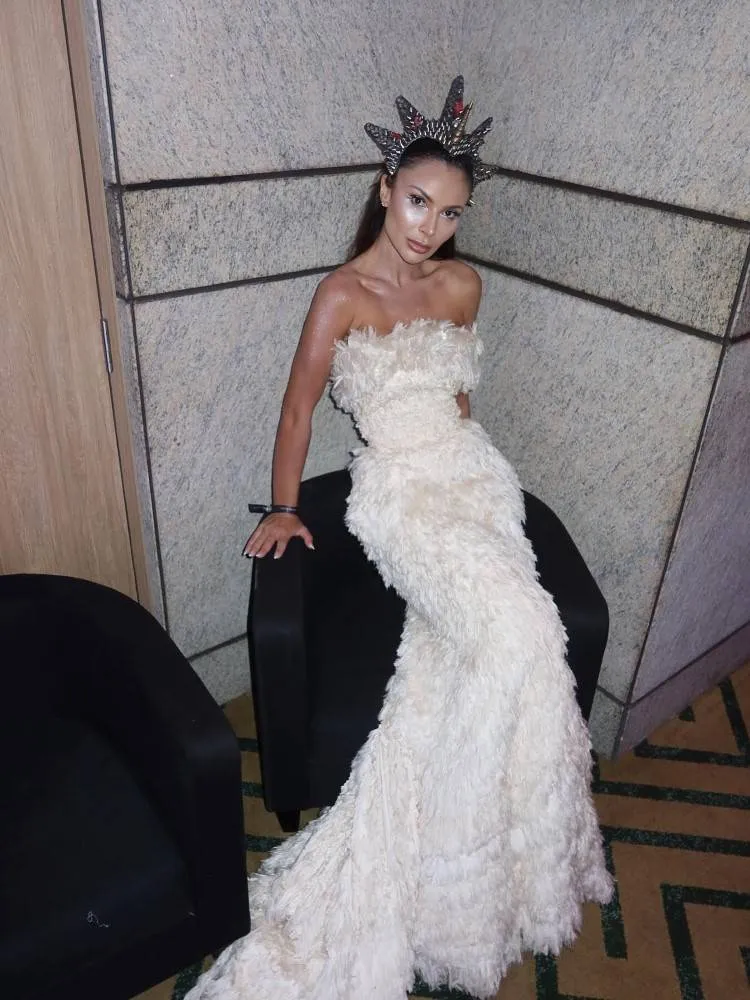Modelo Keh Correia como Rainha do Gelo para o Halloween Sephora 2023