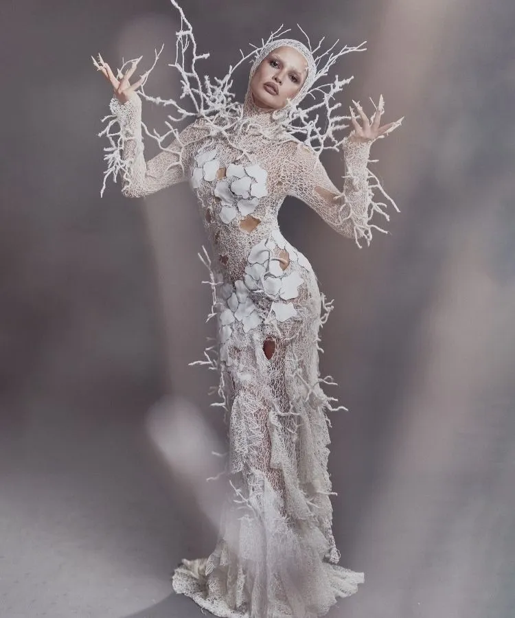 Juliette usando fantasia para o Baile de Halloween da Sephora 2026. com o tema "As Sombras da Floresta"