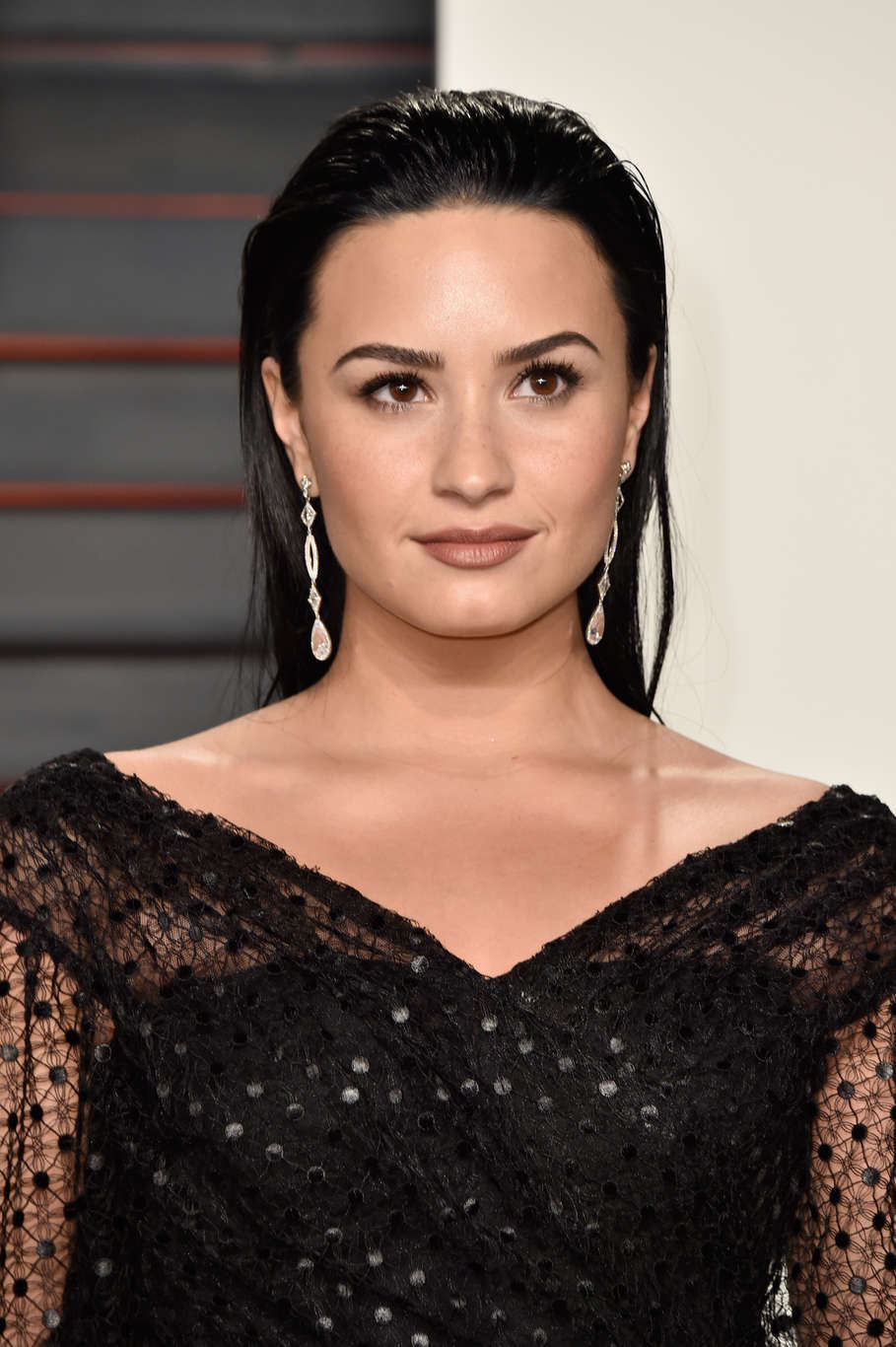 Demi Lovato - A cantora usou uns brincos de Neil Lane