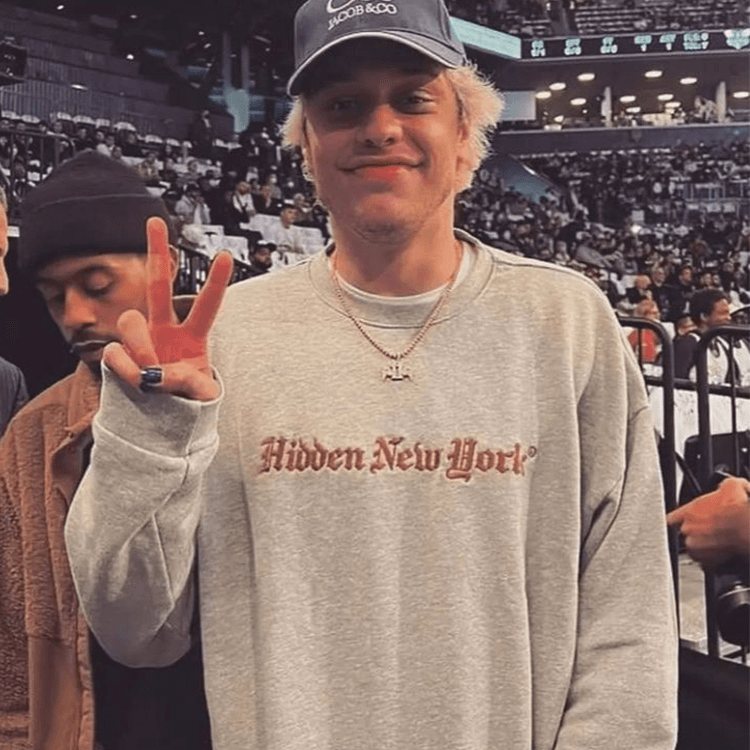 Pete Davidson com unhas pintadas