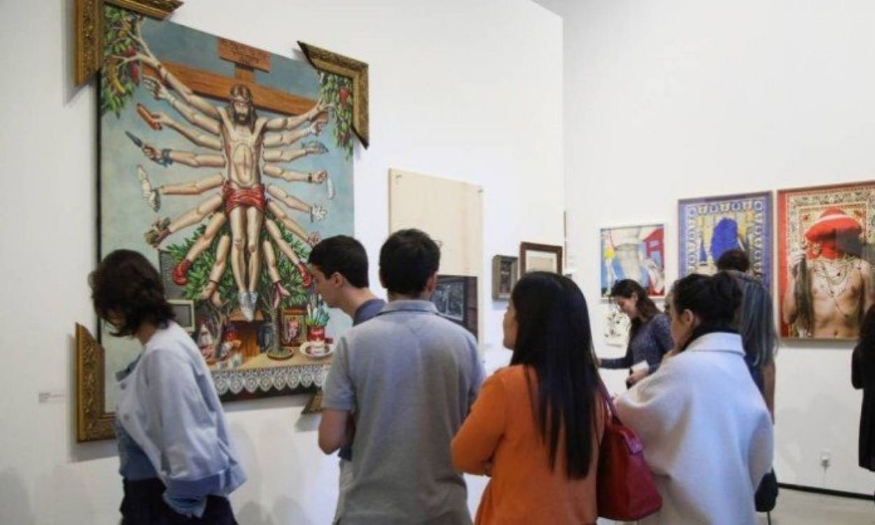 Imagem de uma exposição no Queermuseu.