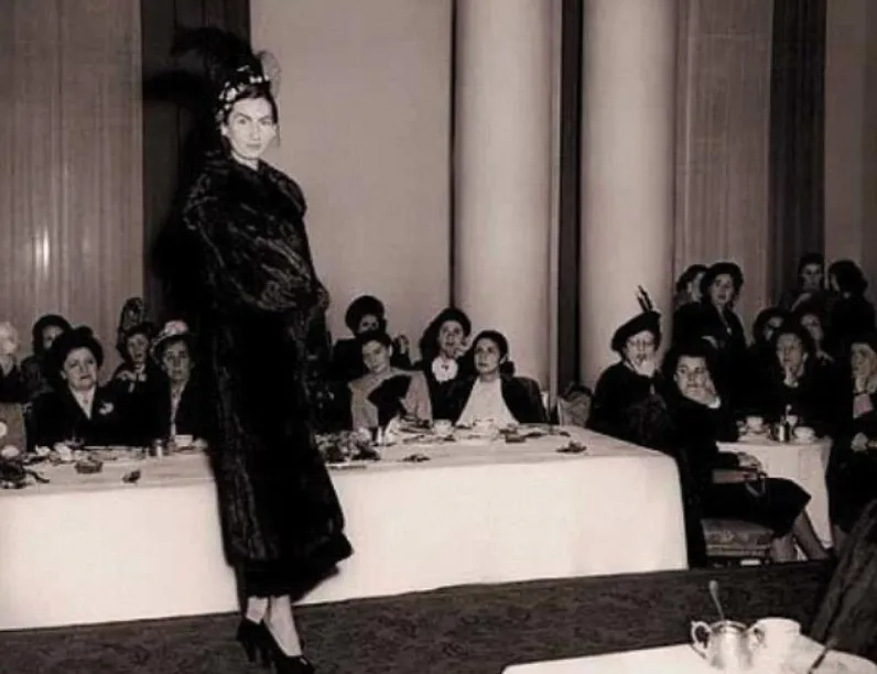 Desfile de moda de Madame Rosita.