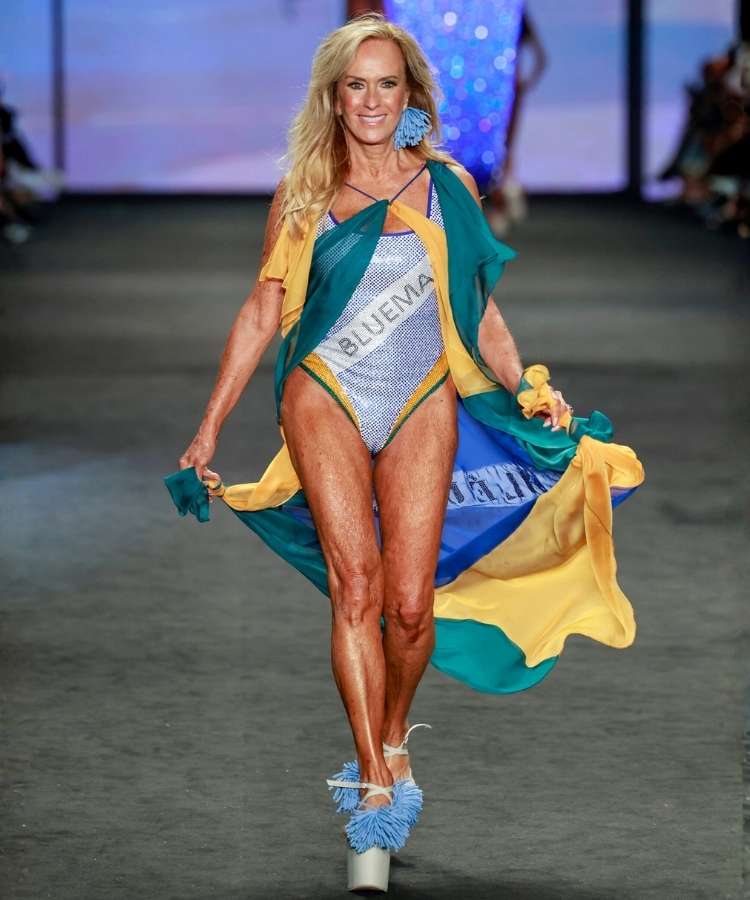 Modelo na passarela usando look Brasilcore, uma das tendências do Rio Fashion Week 2026