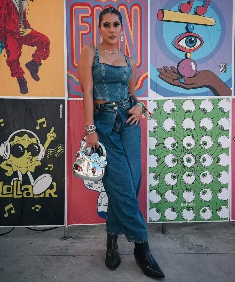 O look all jeans de Dora Figueiredo para o Lollapalooza 2026