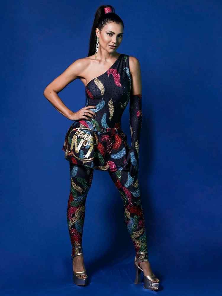 Educadora como musa do Camarote Brahma Nº1 no Carnaval 2023.