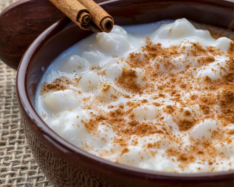 Canjica com canela em potinho - doces de festa junina