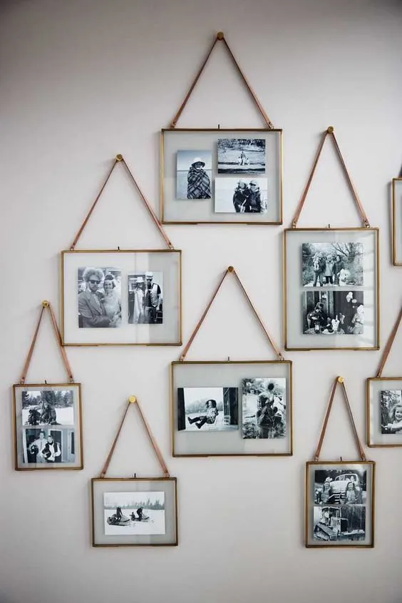 Parede com fotos.