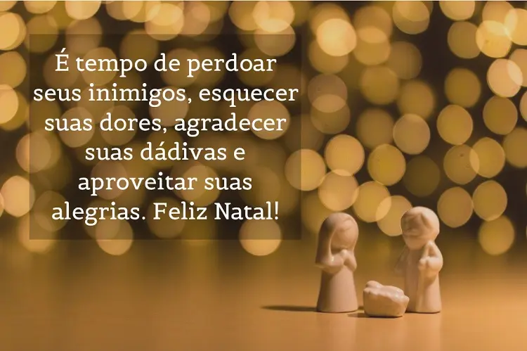 Foto de fundo dourado com pequeno presépio e frase "É tempo de perdoar seus inimigos, esquecer suas dores, agradecer suas dádivas e aproveitar suas alegrias. Feliz Natal!"