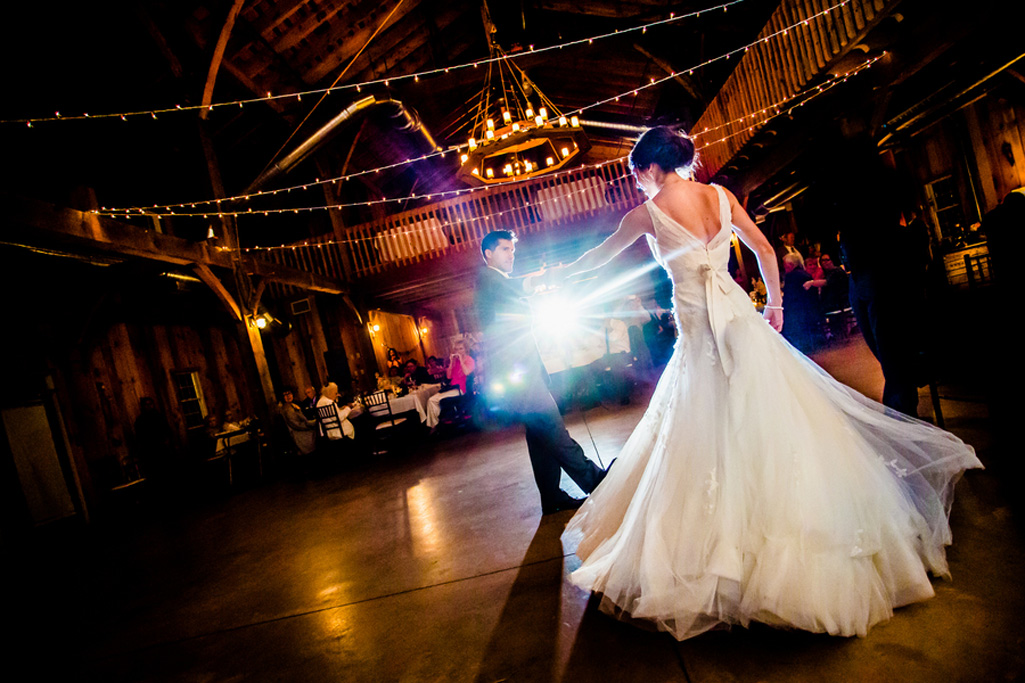 bride-and-groom-dancing