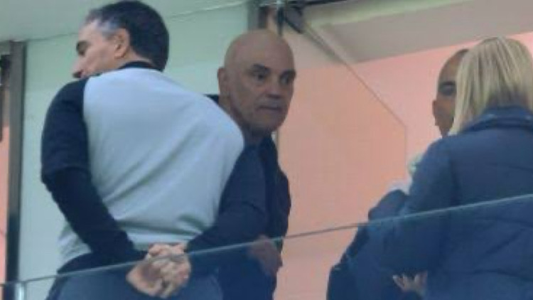 Alexandre de Moraes vai à estádio de futebol após receber sanção americana.