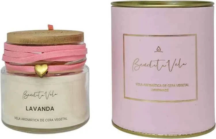 pote de vela redonda, rolha e fitas rosas na borda