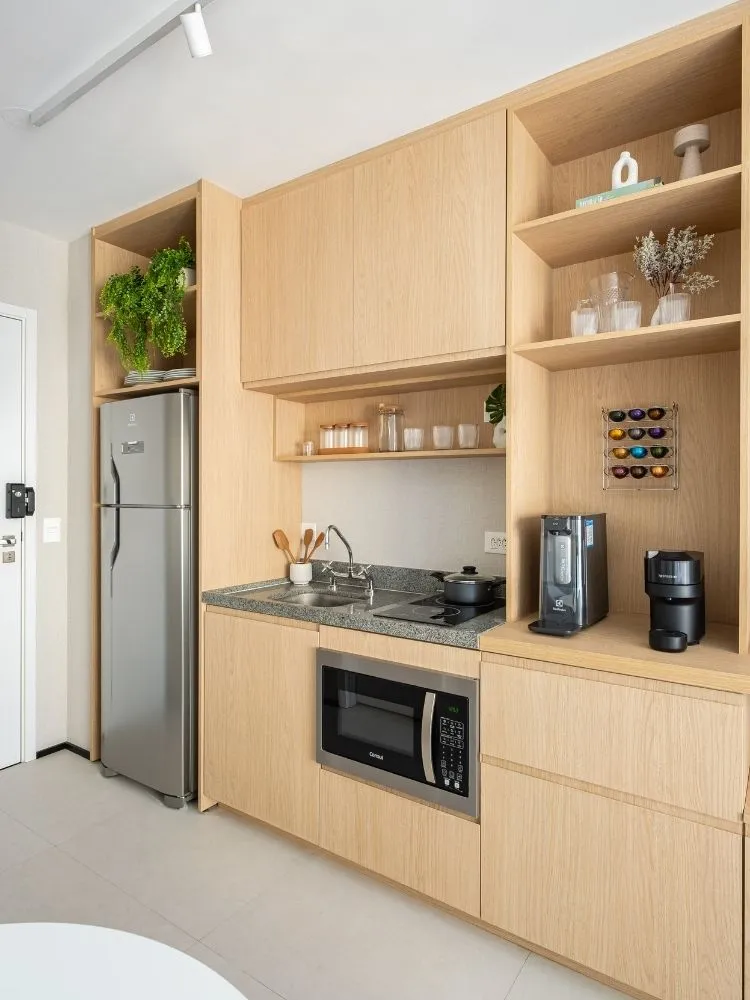 Foto de cozinha pequena de apartamento decorada com marcenaria planejada