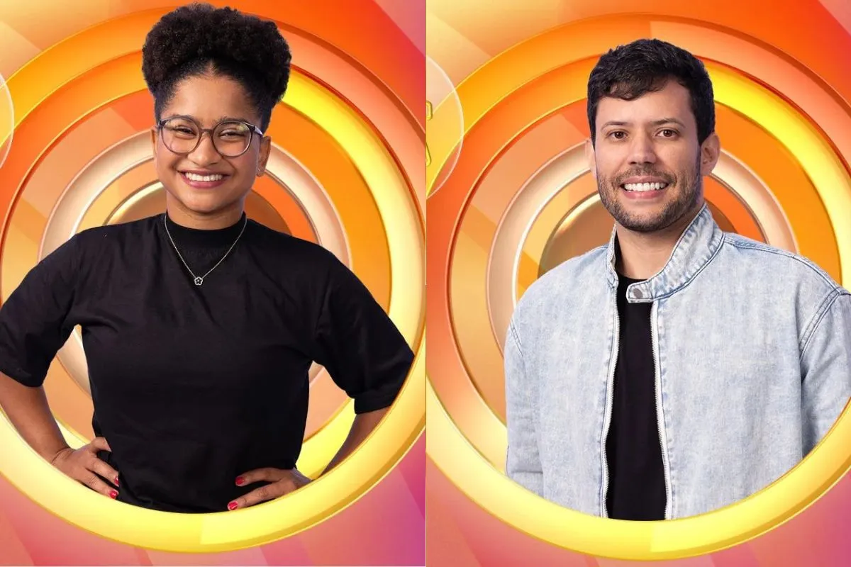 Mulher e homem sorridentes em estúdio, com roupas casuais, posicionados sobre fundo laranja circular com design gráfico