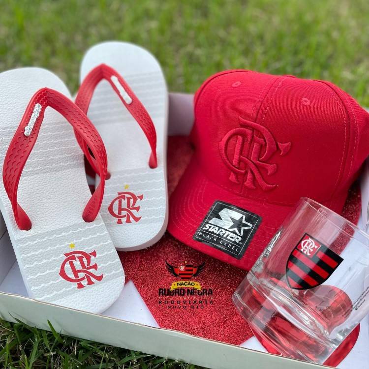 presente temático para dia dos namorados: boné, sandália e copo do flamengo