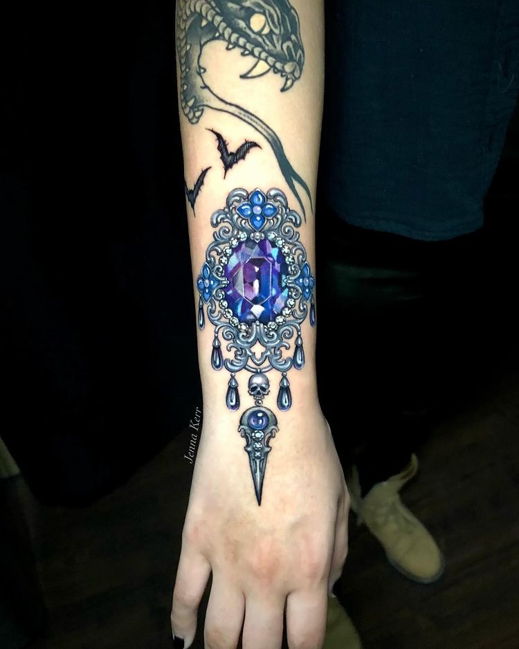 tatuagem que imita pedras preciosas