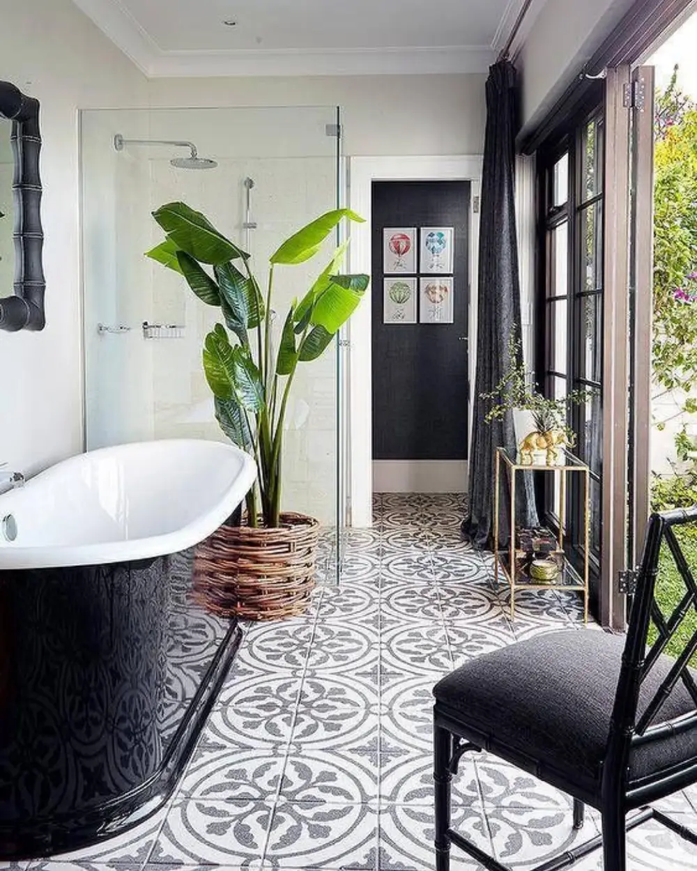 Tipos de banheira: freestanding preta