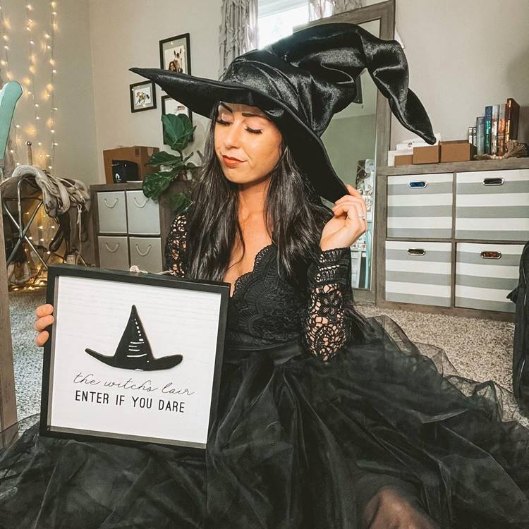 Foto com fantasia para o Halloween.