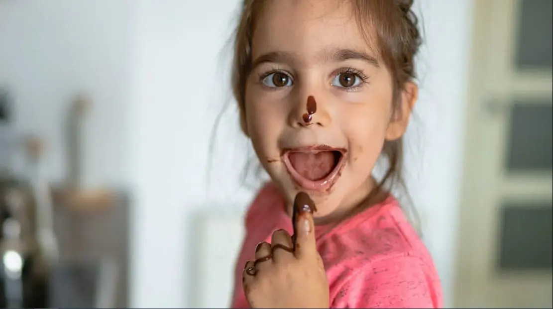 Chocolate manchas em roupas infantil