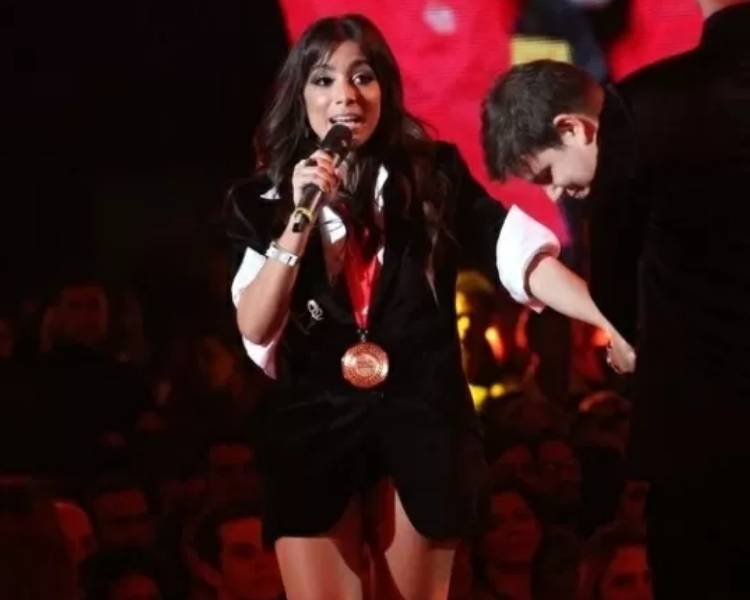 Foto de Anitta no Prêmio Multishow em 2013.