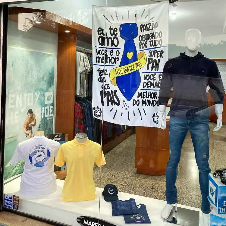 Vitrine de Dia dos Pais com mensagem criativa