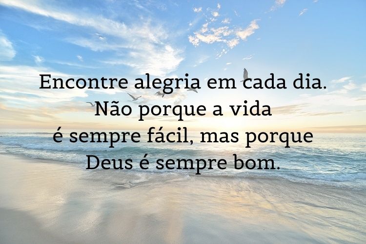 frases de reflexão de Deus com foto de praia ao fundo