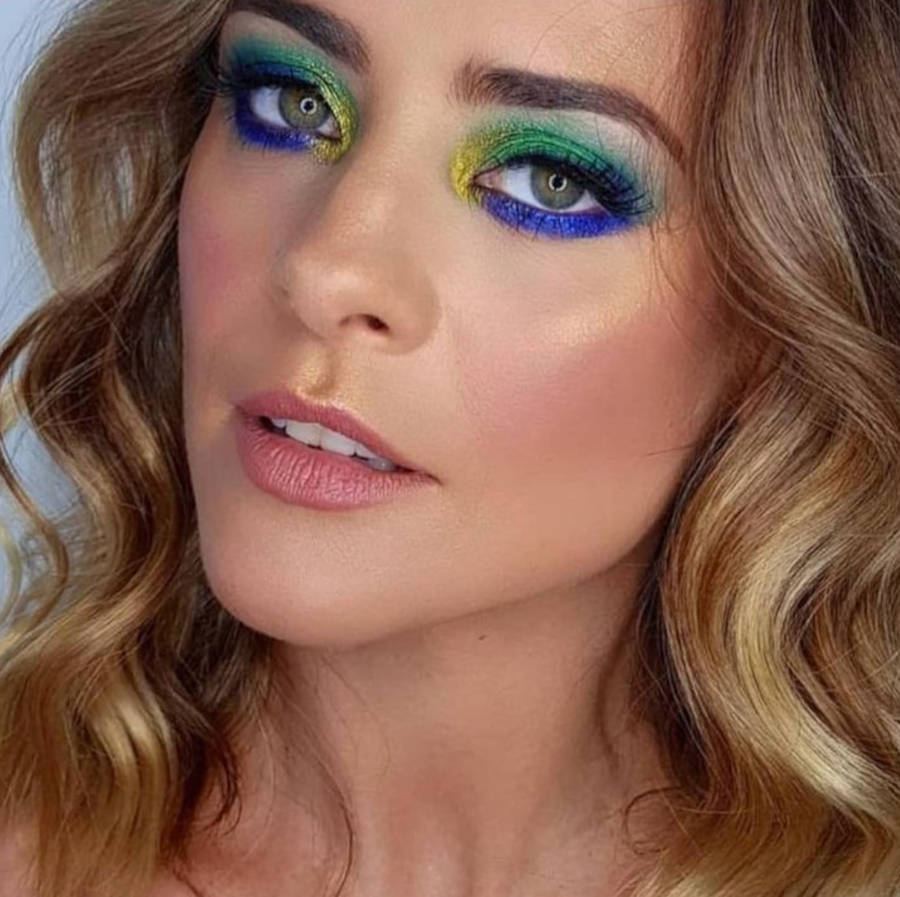 Foto de maquiagem para mulher mais de 40 com a atriz Juliana Silveira