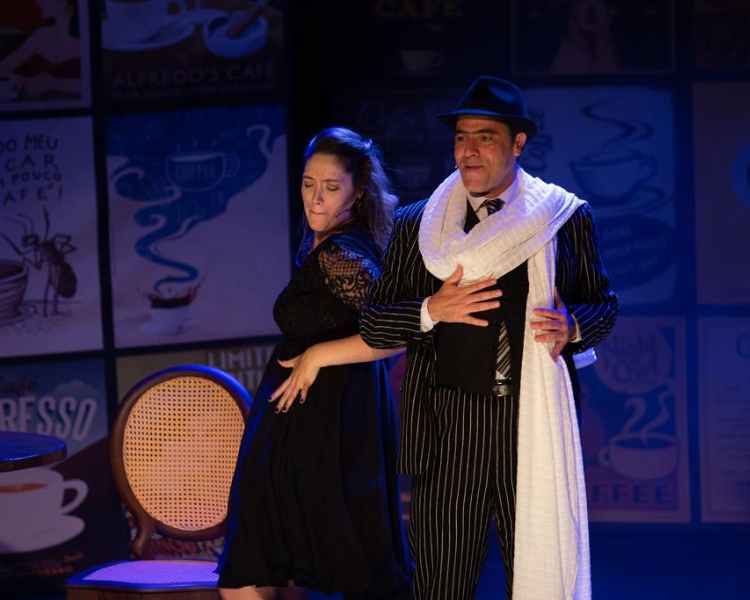 Ator Claudio Lins e atriz Mariana Gallindo.