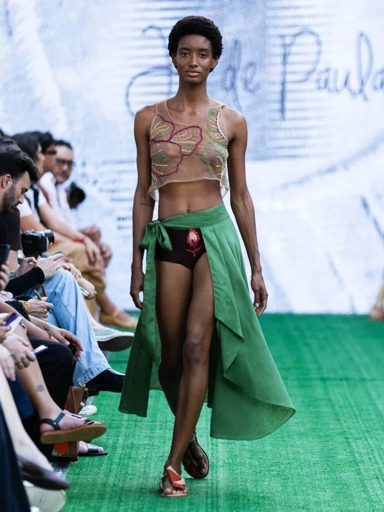 Modelo no desfile de Jô de Paula, durante o 3º dia do DFB Festival 2026