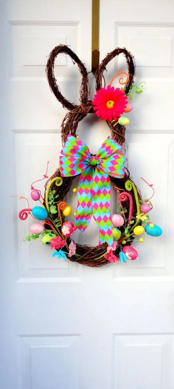 Contorno de coelho de galhos com flores, laços e ovos coloridos
