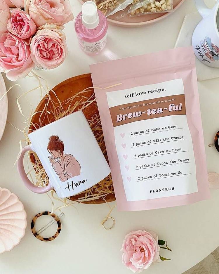 Kit de chá com caneca personalizada para Dia das mães.