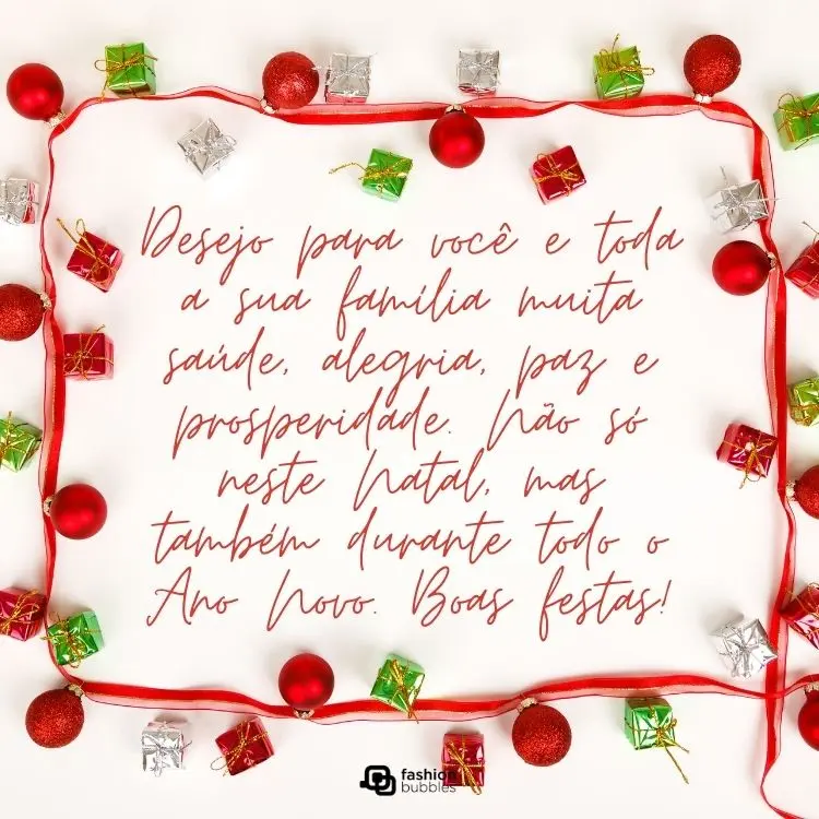 cartão de Natal com fundo bege, enfeites natalinos e frase "Desejo para você e toda a sua família muita saúde, alegria, paz e prosperidade. Não só neste Natal, mas também durante todo o Ano Novo. Boas festas!"
