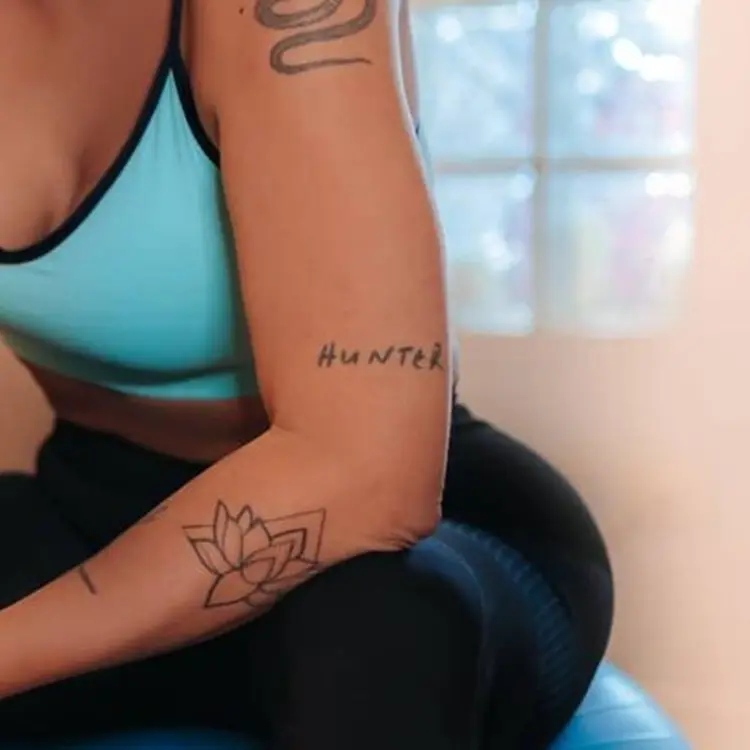Foto da tattoo 'hunter', de Cleo Pires.