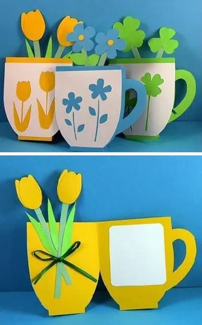 Cartões de Dia das Mães em formato de caneca com flores, nas cores amarelo, azul e verde