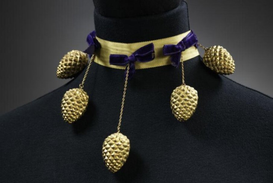 Gargantilha de Coleção Pagã de Jeanne Schiaparelli, de 1938. 