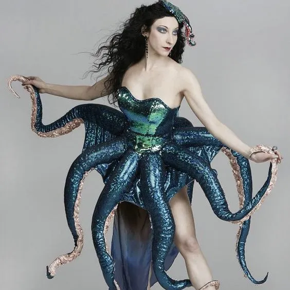 Foto com inspiração de fantasia para o Halloween. 